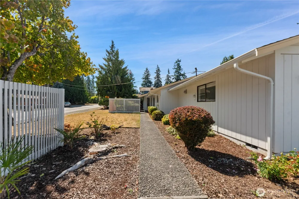 2104 SE 7th Street Puyallup, WA 98372