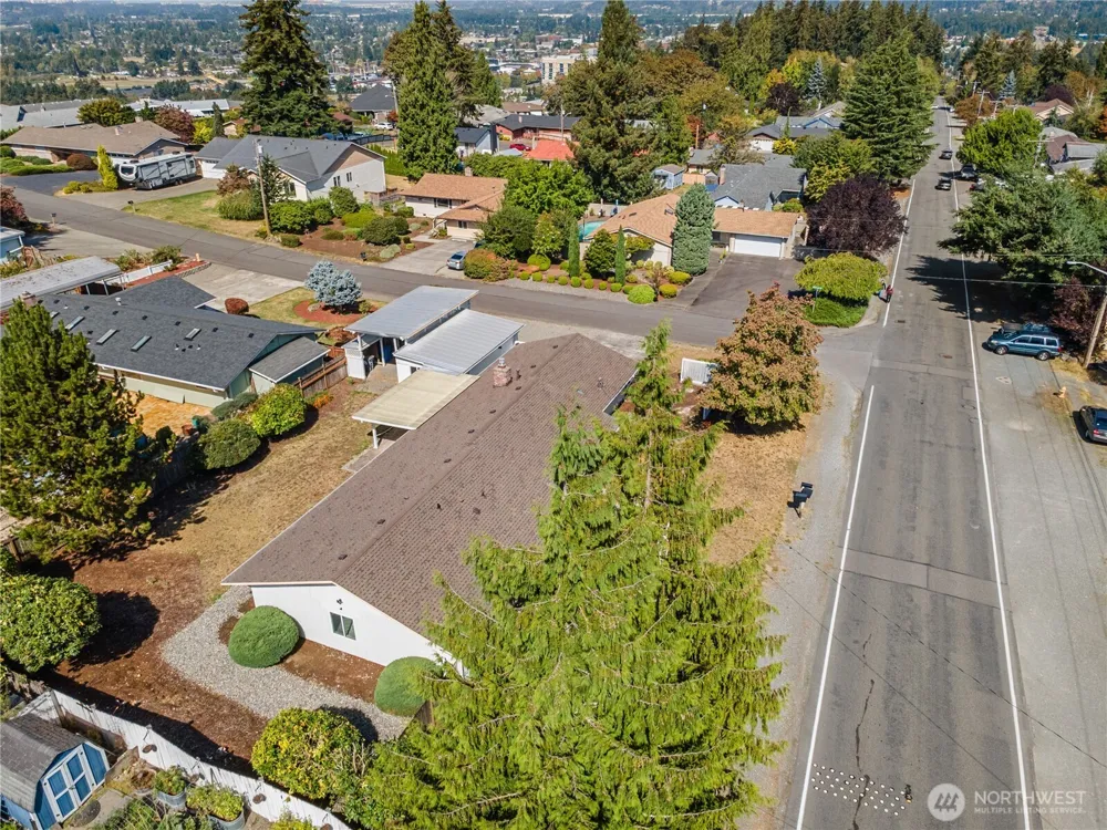2104 SE 7th Street Puyallup, WA 98372