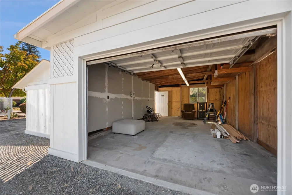 2104 SE 7th Street Puyallup, WA 98372