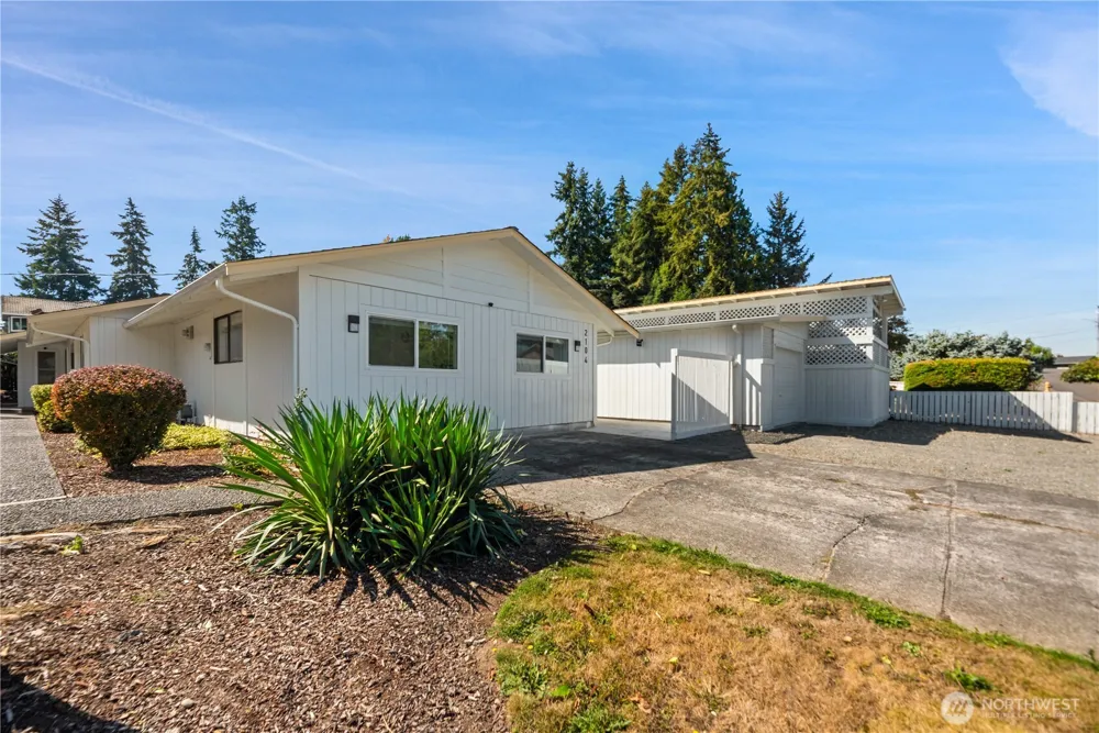 2104 SE 7th Street Puyallup, WA 98372