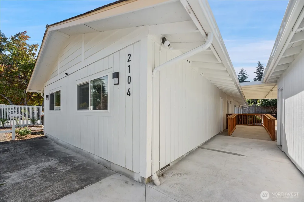 2104 SE 7th Street Puyallup, WA 98372