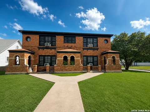 1950 W HUISACHE AVE Unit 2