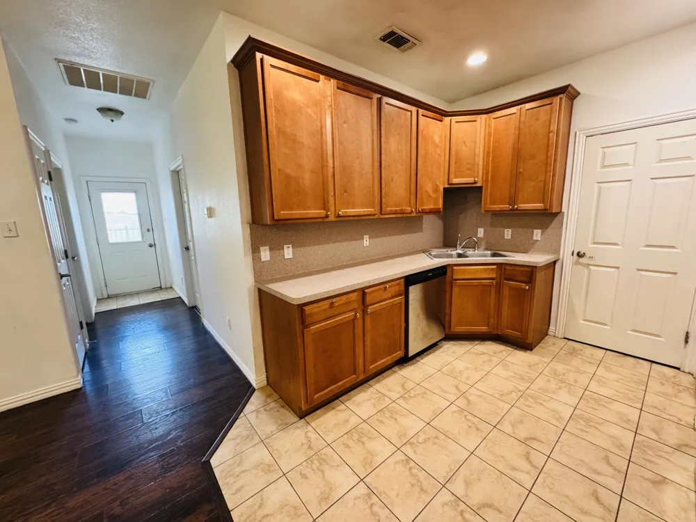 1622 Summer Hill Court Granbury, TX 76048