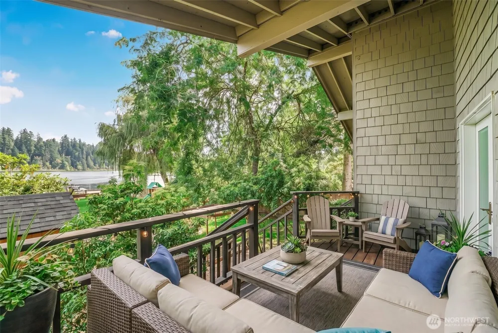 18404 W Spring Lake Drive SE Renton, WA 98058