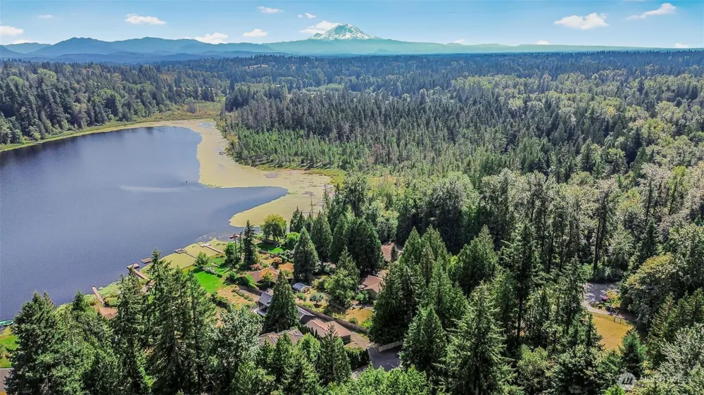 18404 W Spring Lake Drive SE Renton, WA 98058