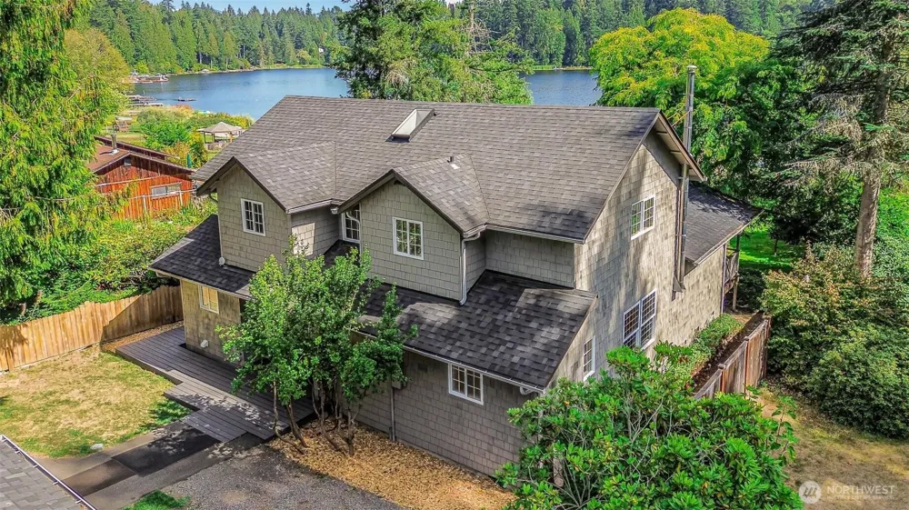 18404 W Spring Lake Drive SE Renton, WA 98058