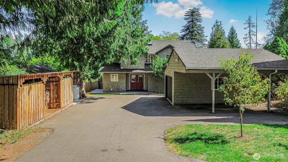 18404 W Spring Lake Drive SE Renton, WA 98058