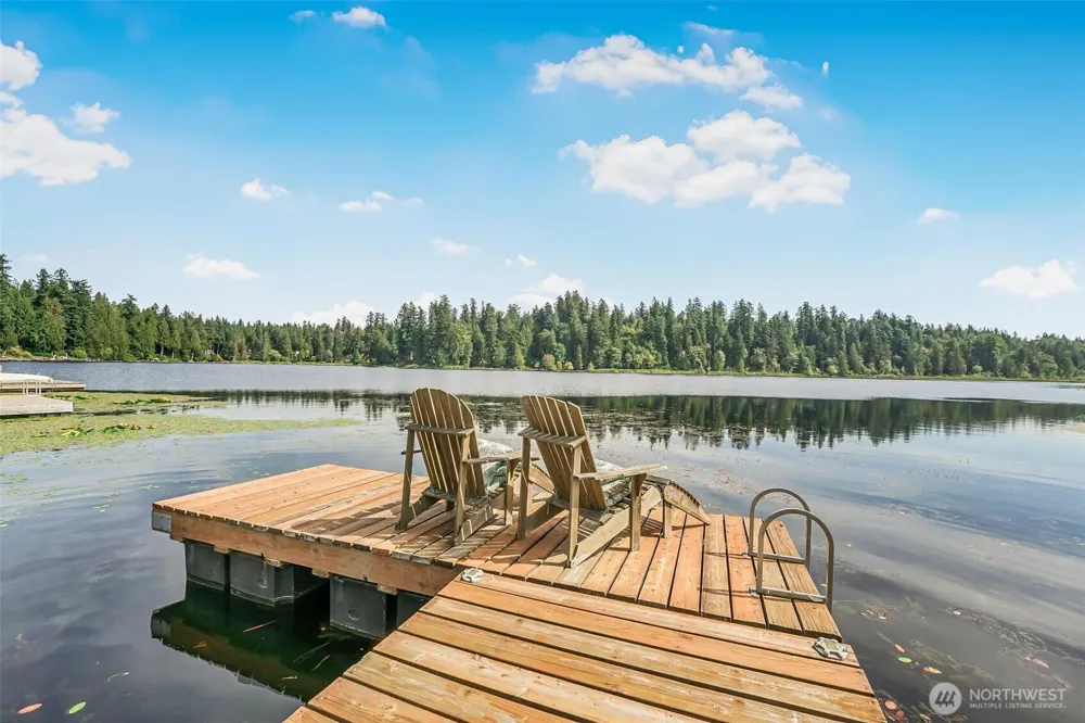 18404 W Spring Lake Drive SE Renton, WA 98058