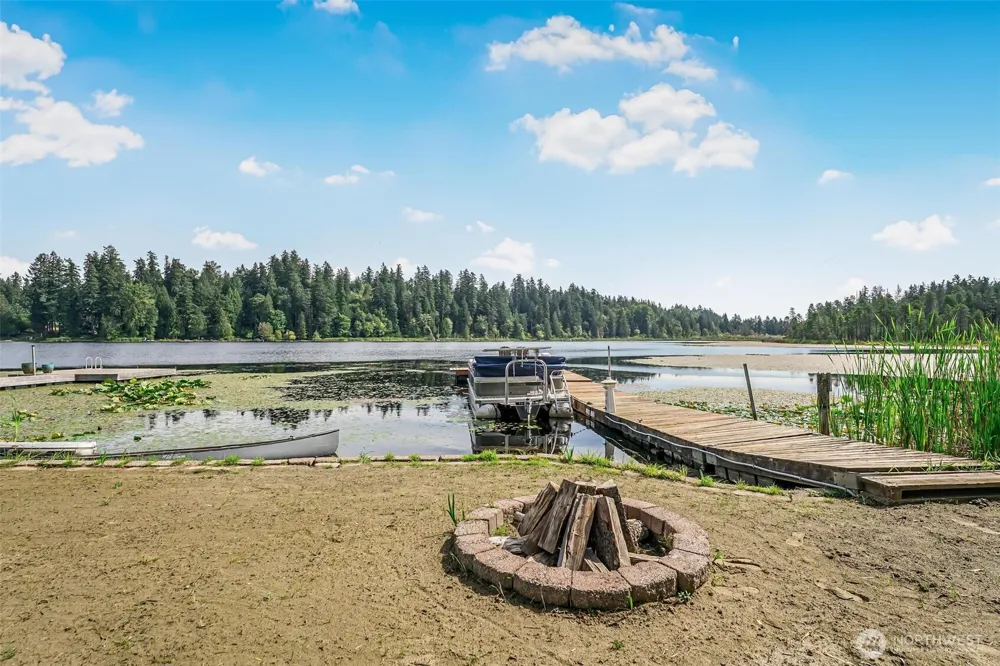 18404 W Spring Lake Drive SE Renton, WA 98058