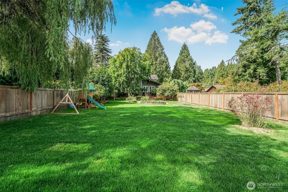 18404 W Spring Lake Drive SE Renton, WA 98058
