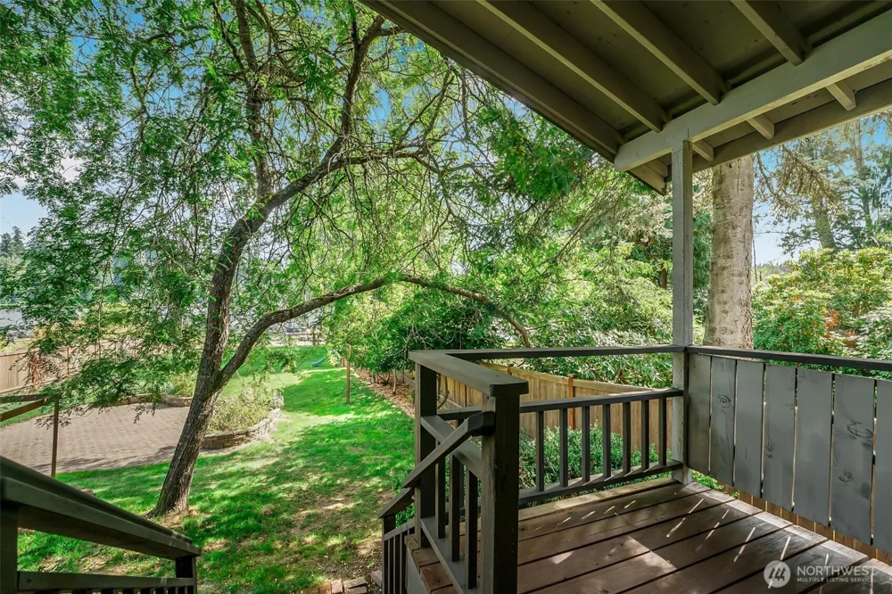 18404 W Spring Lake Drive SE Renton, WA 98058