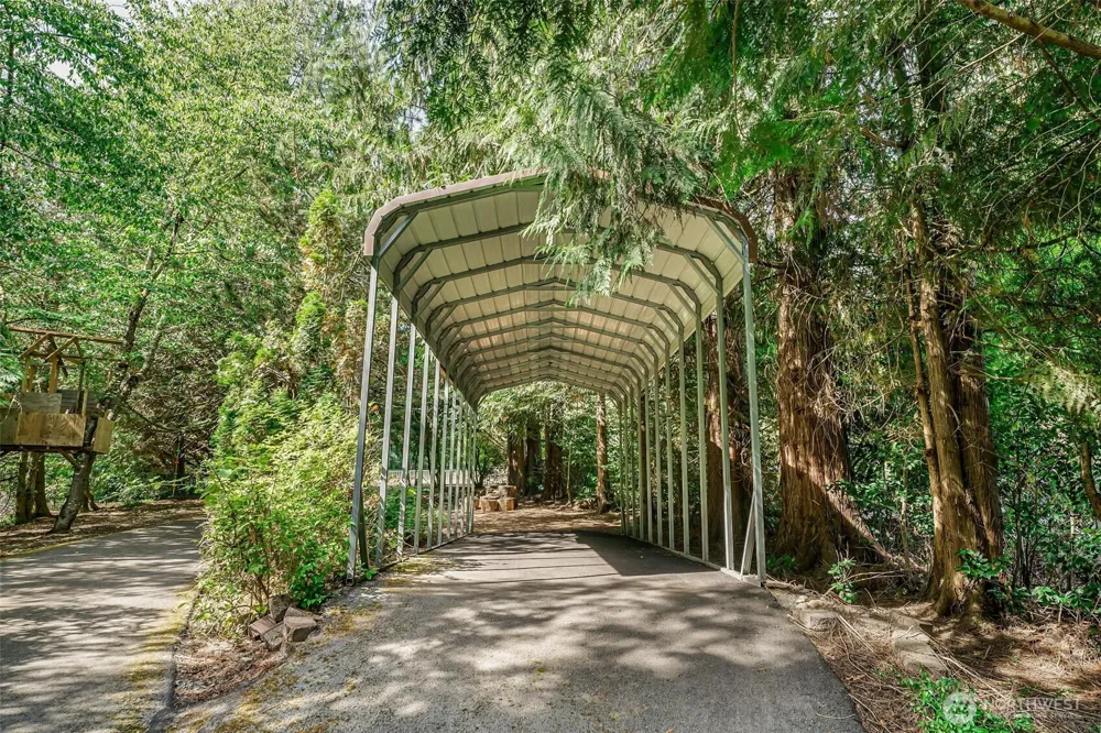 18404 W Spring Lake Drive SE Renton, WA 98058