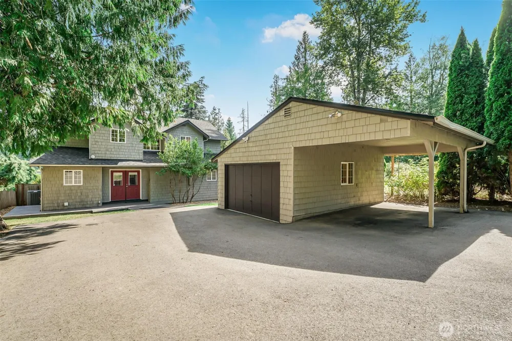 18404 W Spring Lake Drive SE Renton, WA 98058