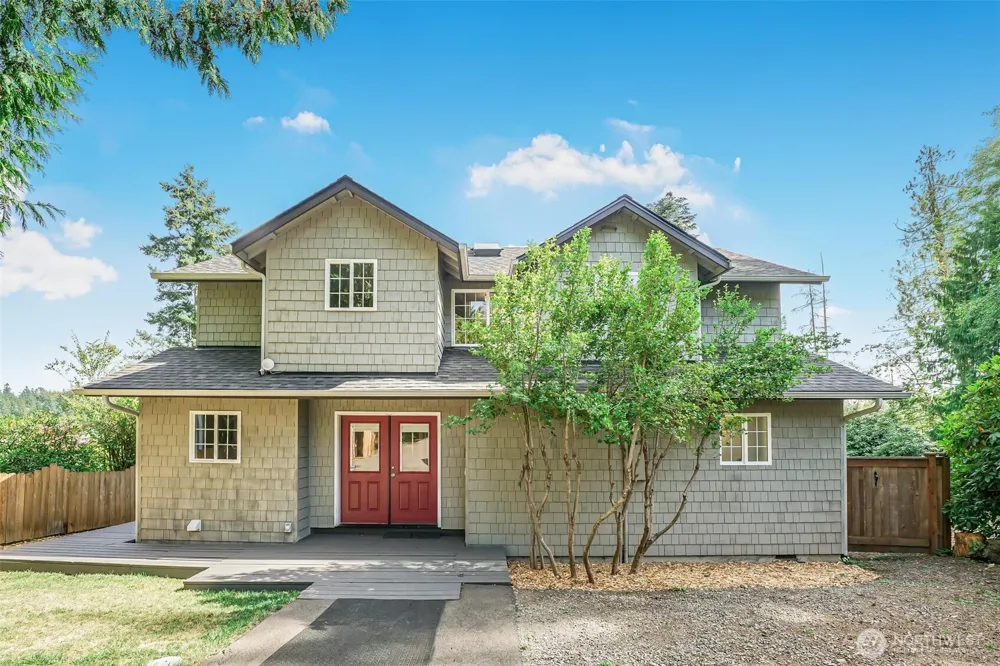 18404 W Spring Lake Drive SE Renton, WA 98058
