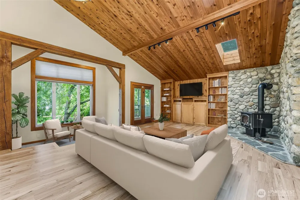 18404 W Spring Lake Drive SE Renton, WA 98058
