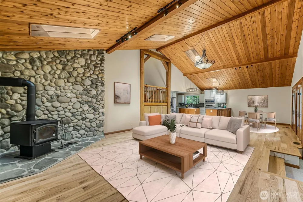 18404 W Spring Lake Drive SE Renton, WA 98058