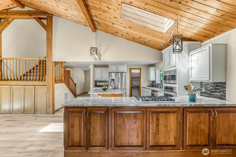 18404 W Spring Lake Drive SE Renton, WA 98058