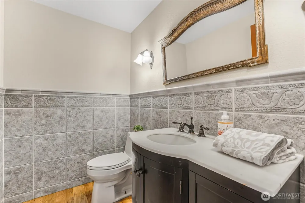 18404 W Spring Lake Drive SE Renton, WA 98058