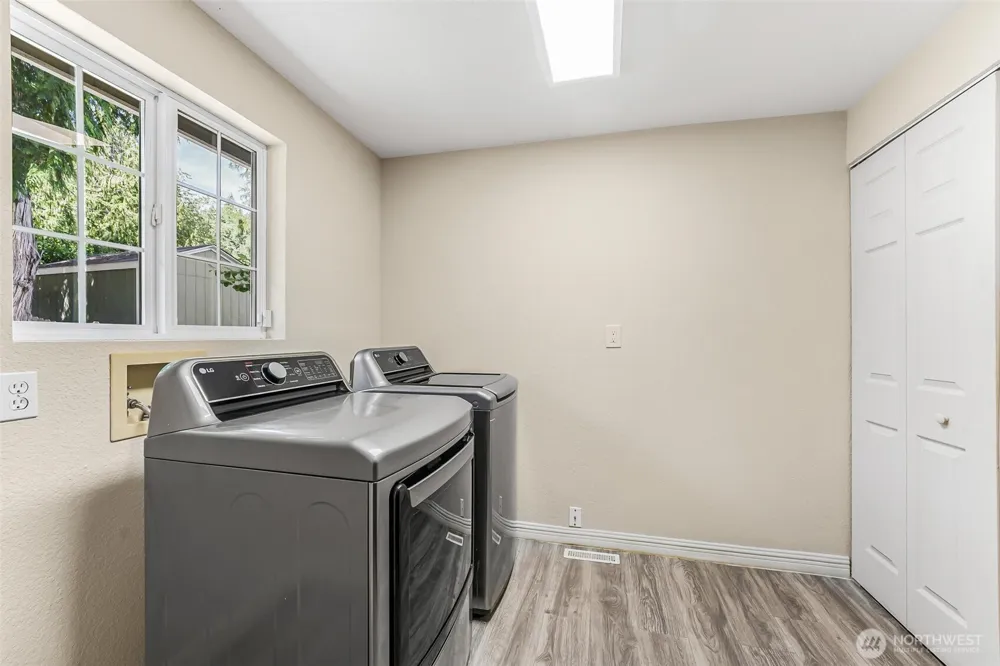 18404 W Spring Lake Drive SE Renton, WA 98058
