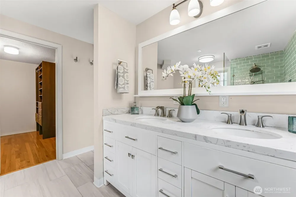 18404 W Spring Lake Drive SE Renton, WA 98058