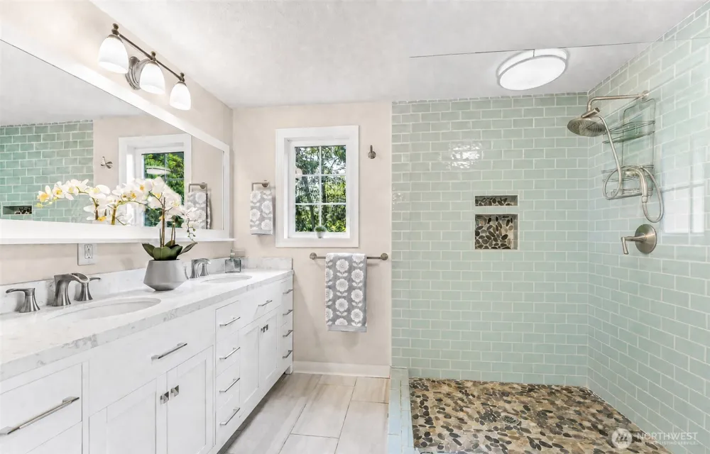 18404 W Spring Lake Drive SE Renton, WA 98058