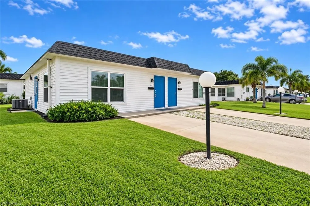 37 Hamlin Court Lehigh Acres, FL 33936