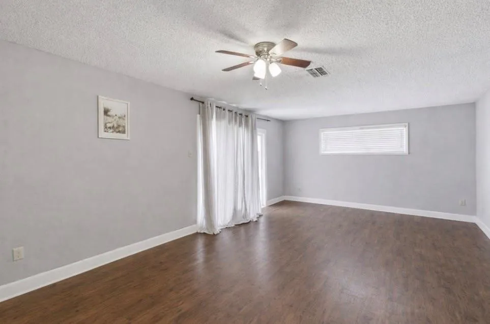 1224 Texas Street De Leon, TX 76444