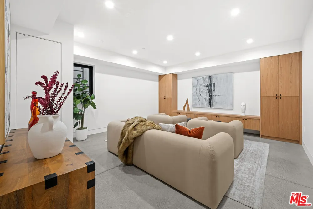 1325 Thayer Avenue Los Angeles, CA 90024