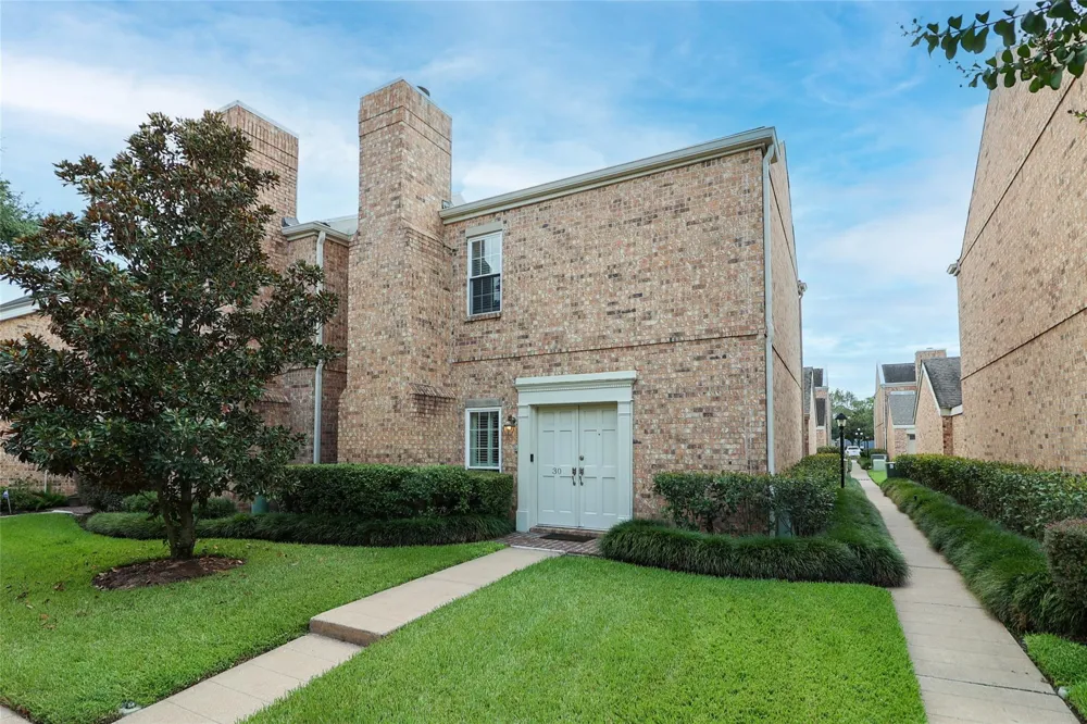 600 Wilcrest Drive #30 Houston, TX 77042
