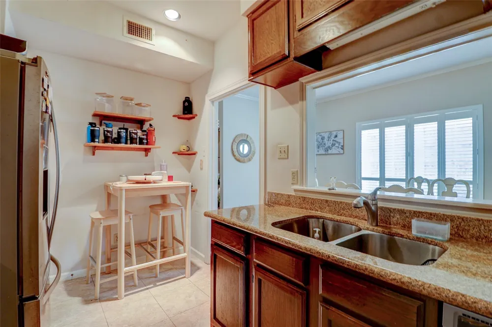 600 Wilcrest Drive #30 Houston, TX 77042
