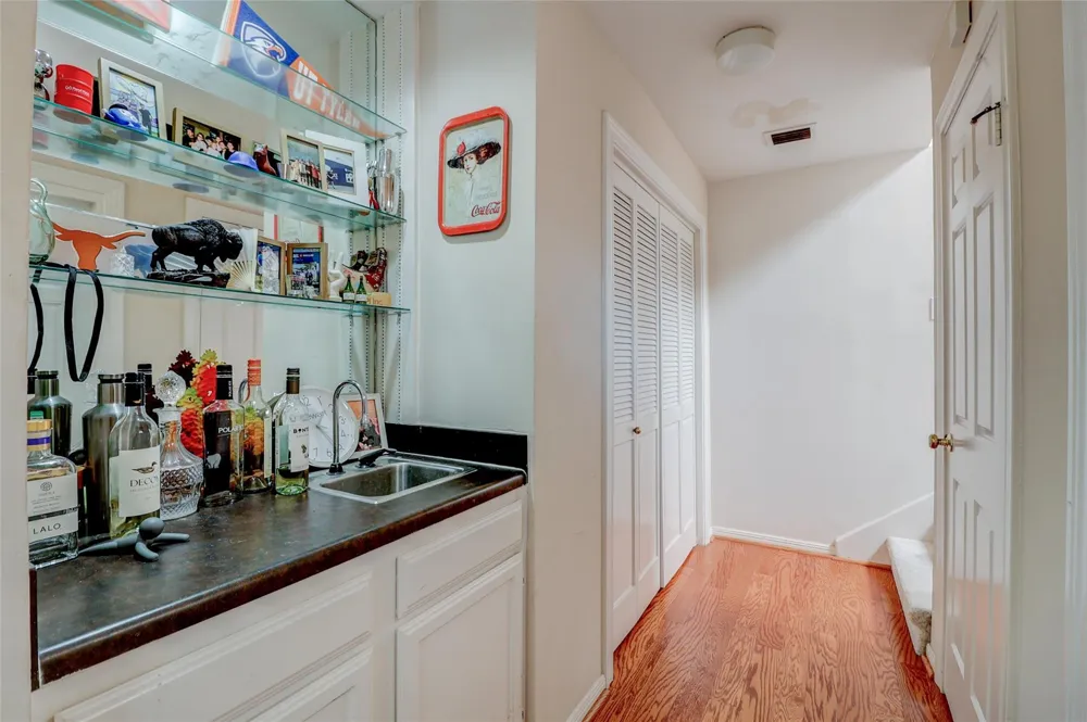 600 Wilcrest Drive #30 Houston, TX 77042