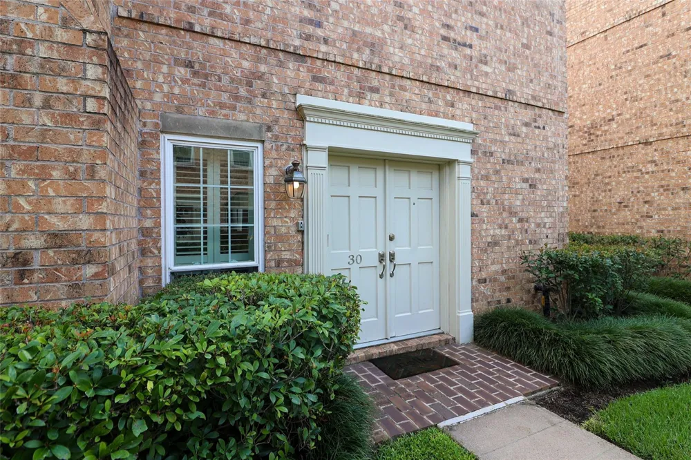 600 Wilcrest Drive #30 Houston, TX 77042