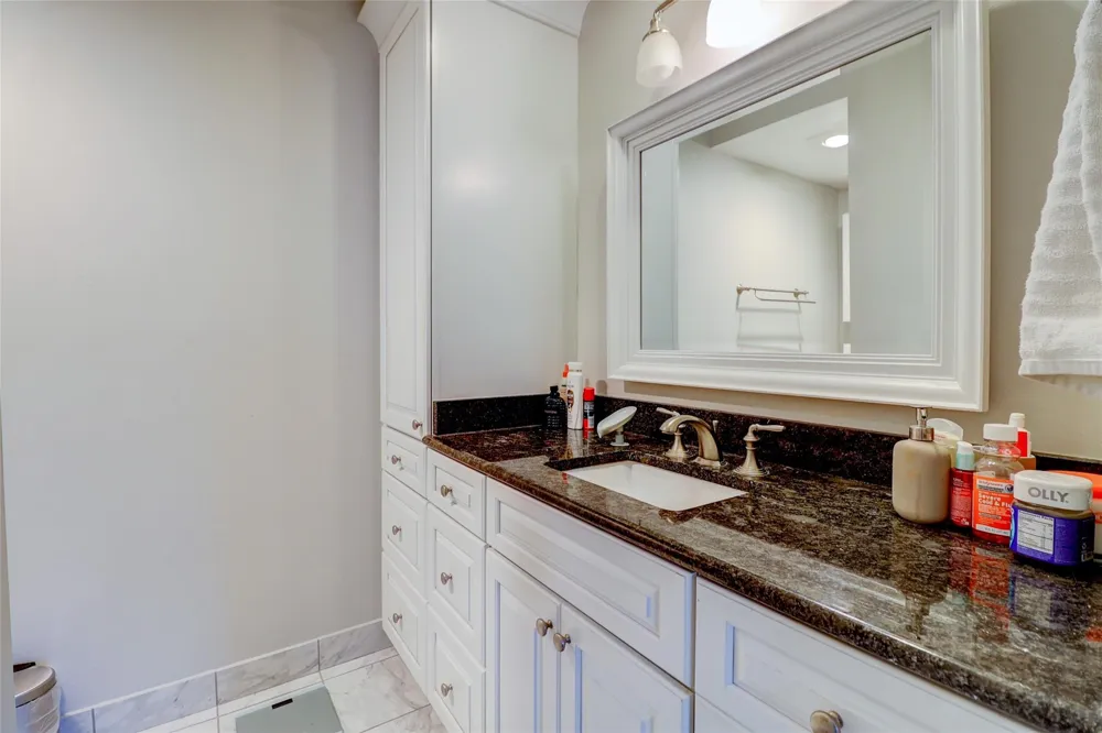 600 Wilcrest Drive #30 Houston, TX 77042