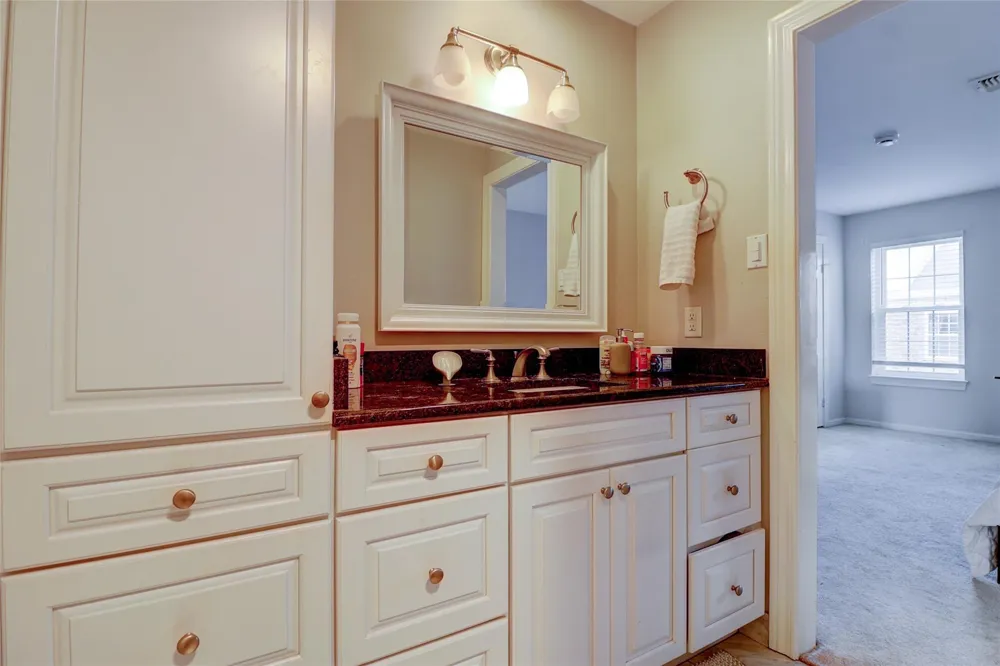 600 Wilcrest Drive #30 Houston, TX 77042