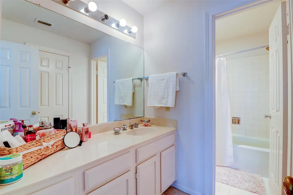 600 Wilcrest Drive #30 Houston, TX 77042