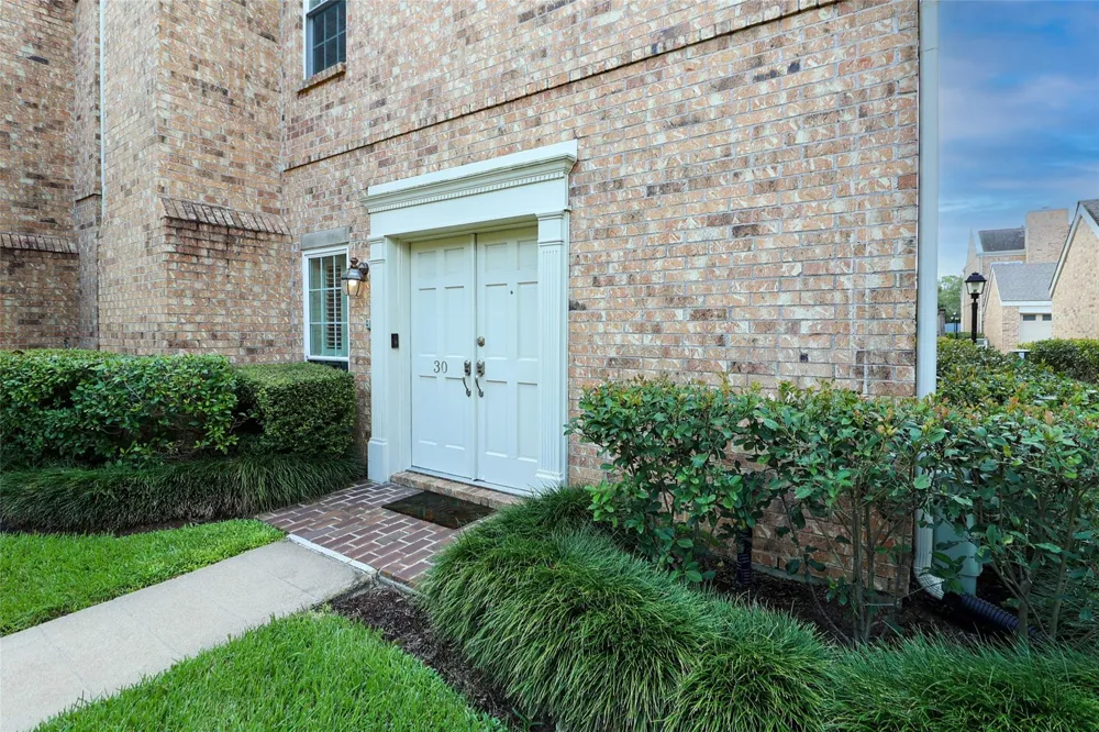 600 Wilcrest Drive #30 Houston, TX 77042