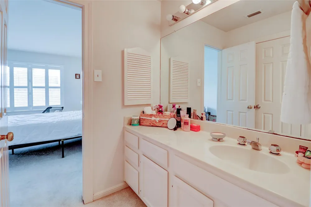 600 Wilcrest Drive #30 Houston, TX 77042