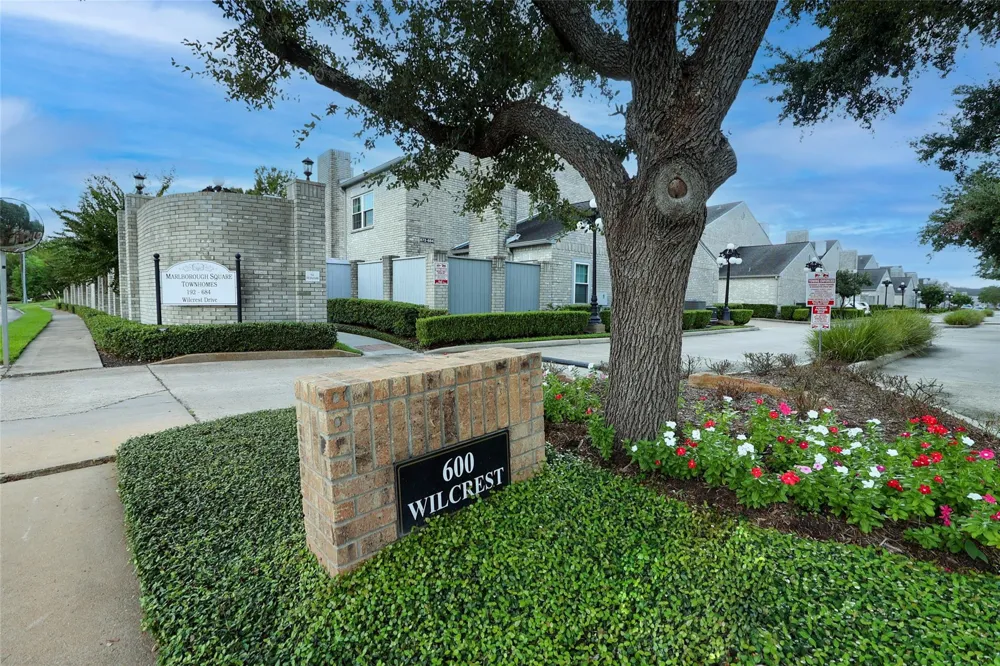600 Wilcrest Drive #30 Houston, TX 77042