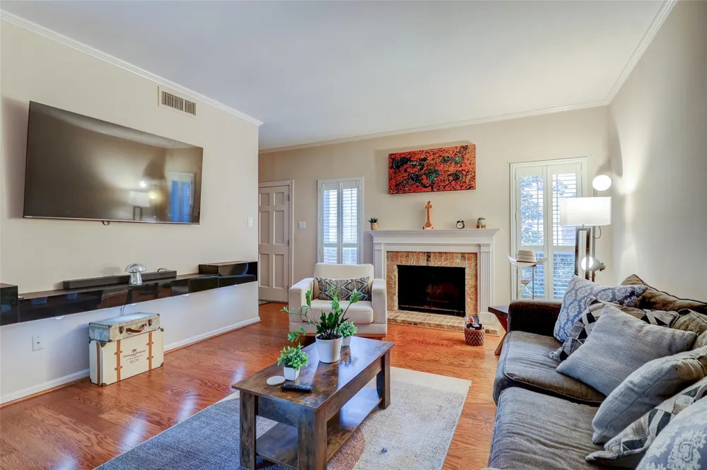600 Wilcrest Drive #30 Houston, TX 77042