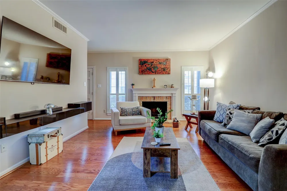 600 Wilcrest Drive #30 Houston, TX 77042