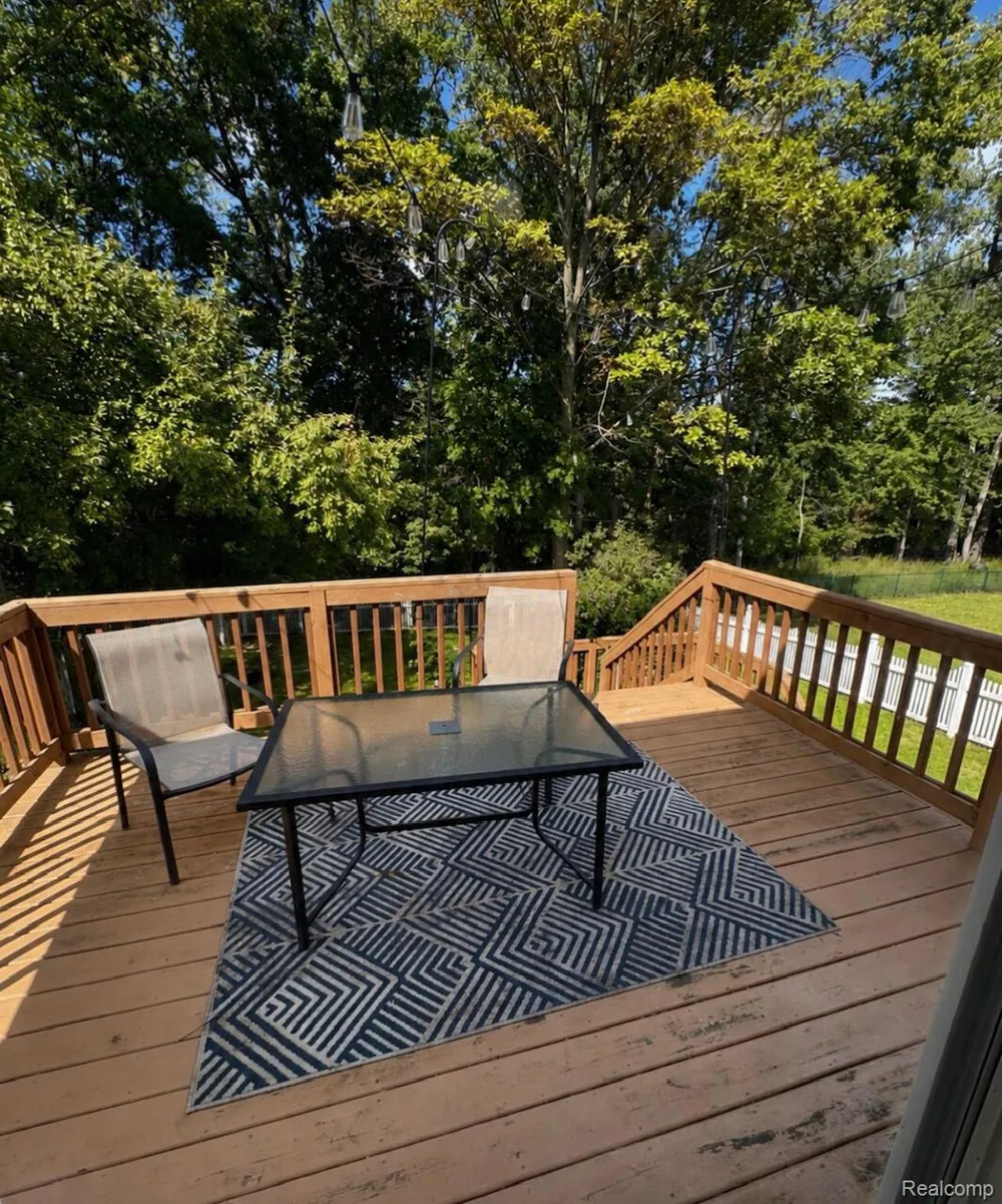 30128 Apple Grove Way Flat Rock City, MI 48134