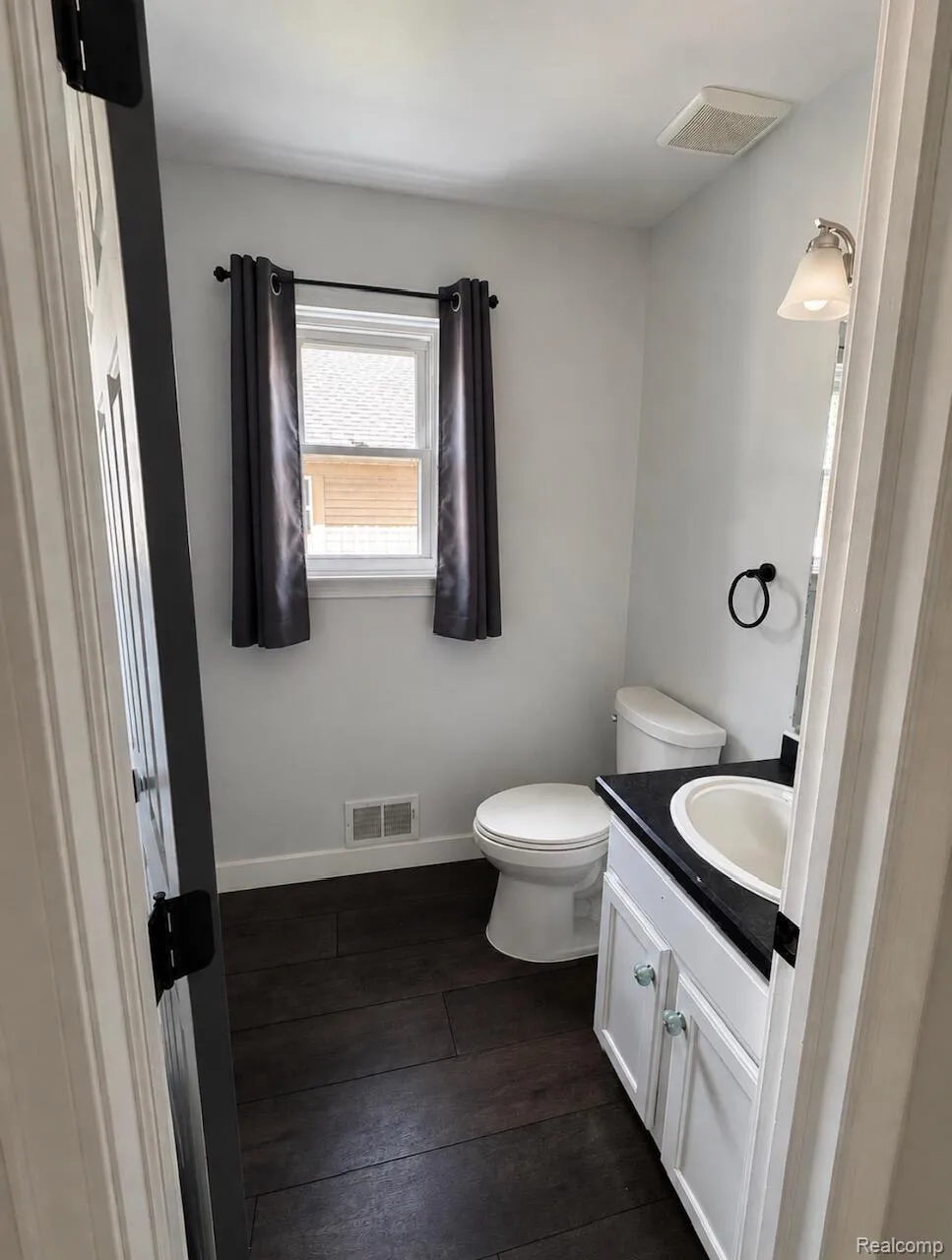 30128 Apple Grove Way Flat Rock City, MI 48134