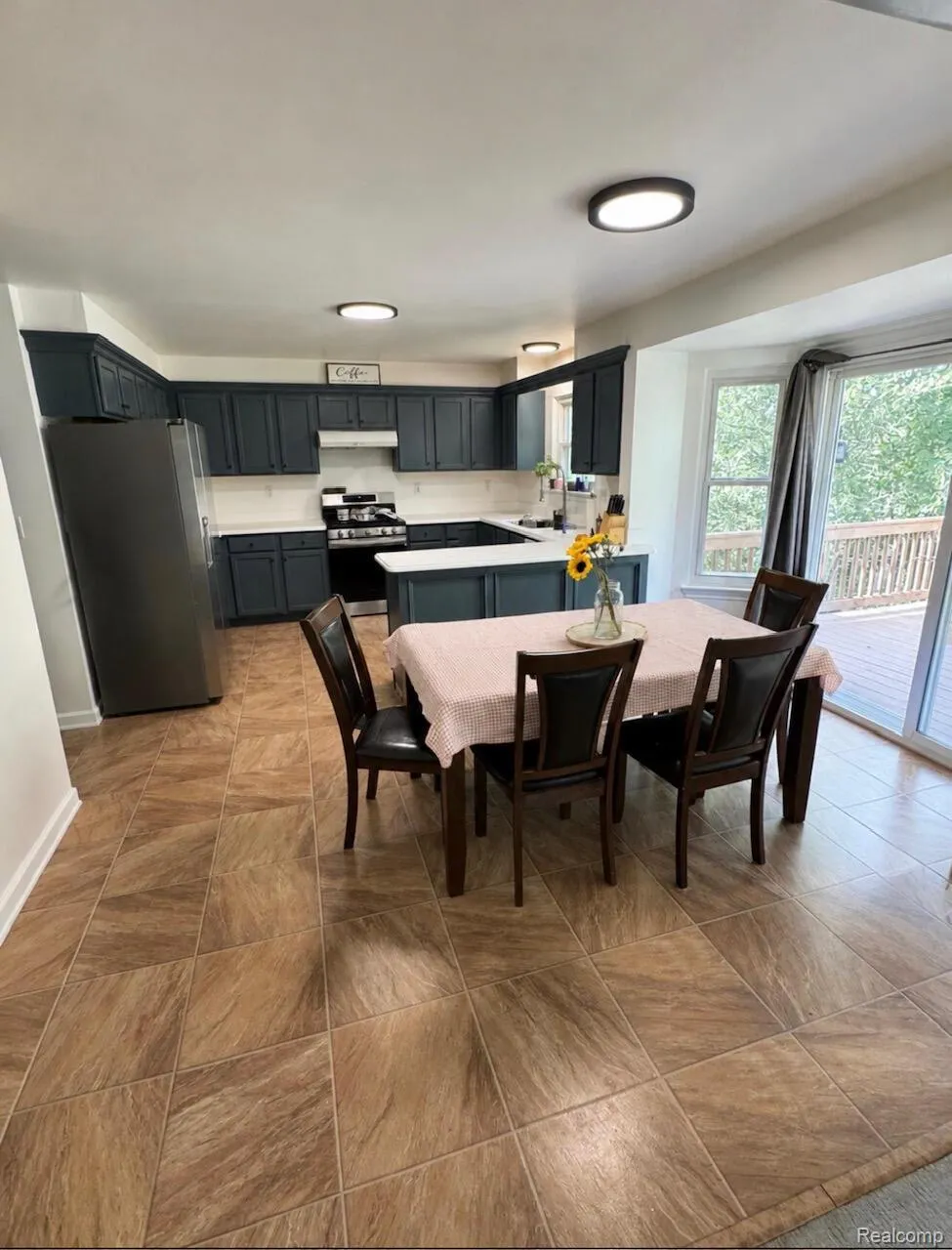 30128 Apple Grove Way Flat Rock City, MI 48134