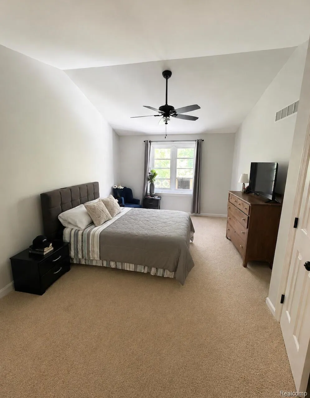 30128 Apple Grove Way Flat Rock City, MI 48134