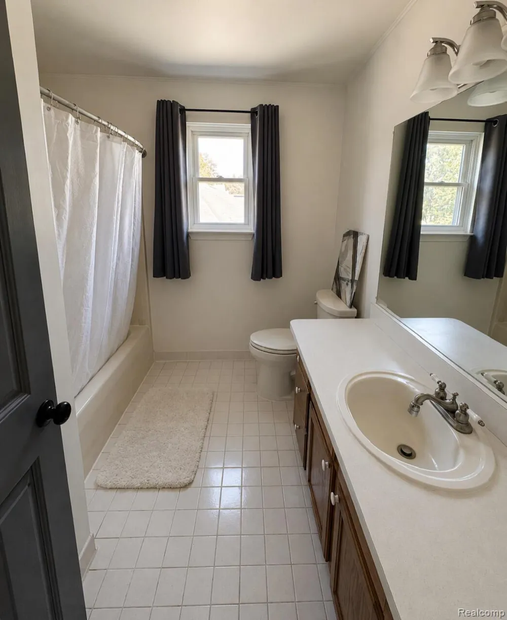 30128 Apple Grove Way Flat Rock City, MI 48134