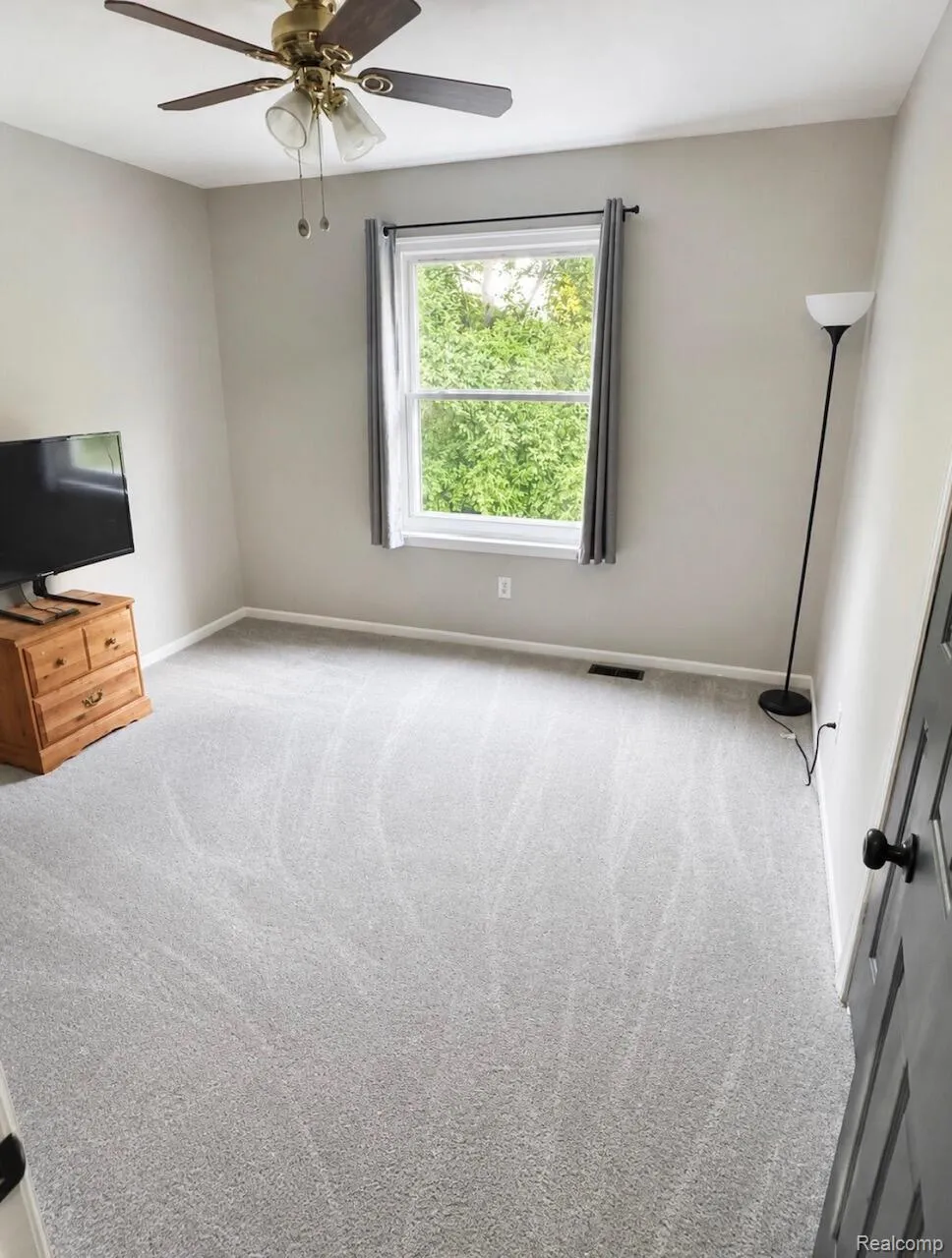 30128 Apple Grove Way Flat Rock City, MI 48134