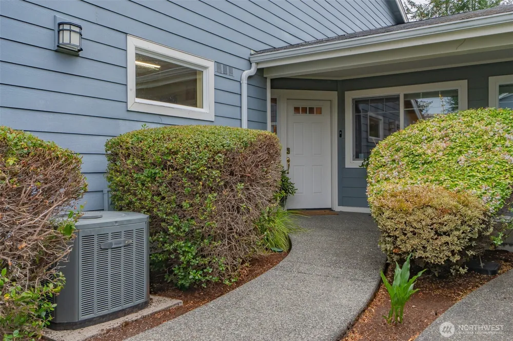 160 E SODERBERG RD #L-33 Allyn, WA 98524