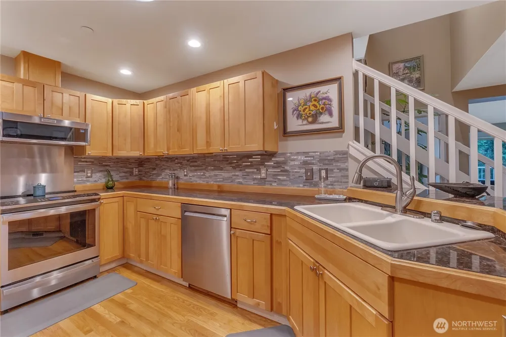 160 E SODERBERG RD #L-33 Allyn, WA 98524
