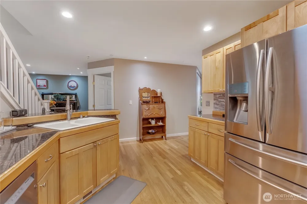 160 E SODERBERG RD #L-33 Allyn, WA 98524
