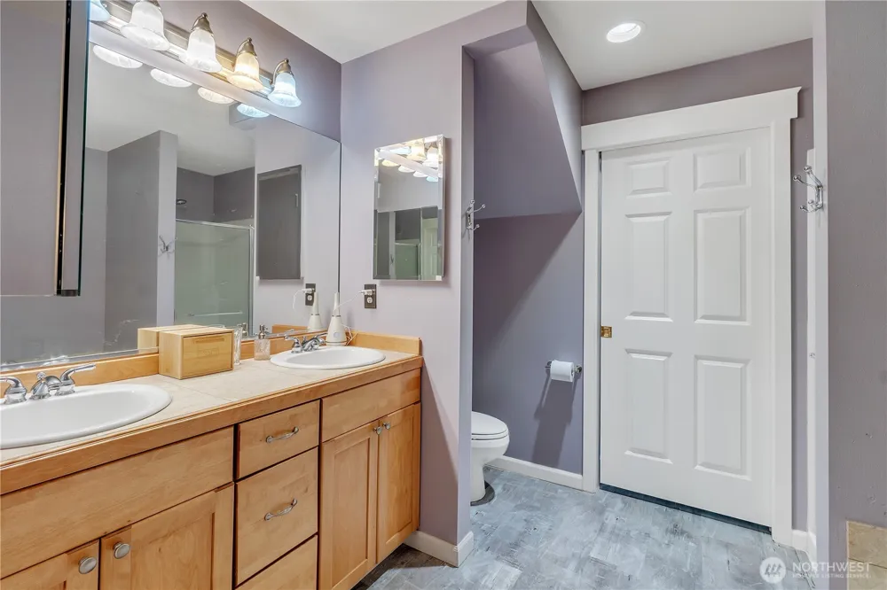 160 E SODERBERG RD #L-33 Allyn, WA 98524